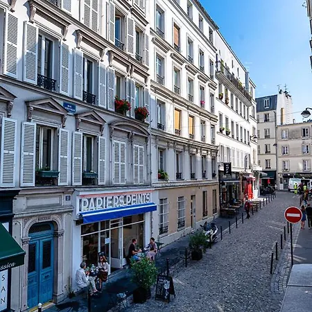 Bright And Lovely Parisian *